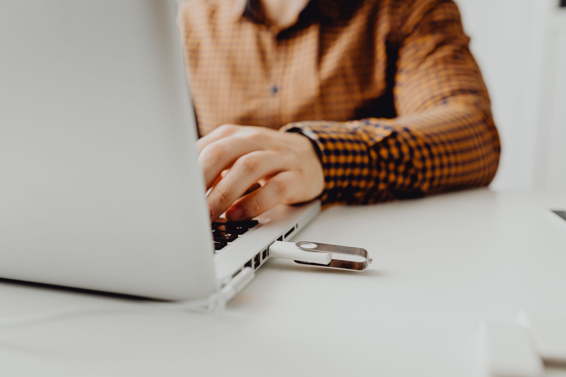 Choisir le système de fichiers adapté pour une clé USB compatible Mac et PC — formatage clé USB sur bureau
