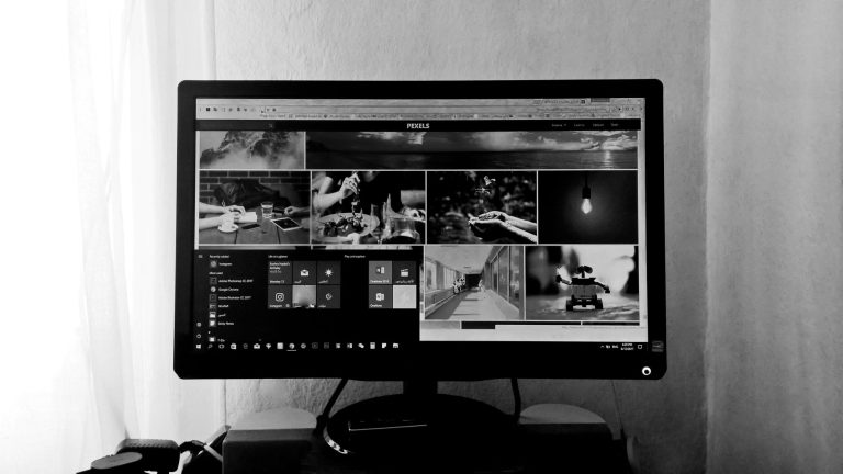 Fin de Windows 10 en — écran d'ordinateur affichant mise à jour Windows 10