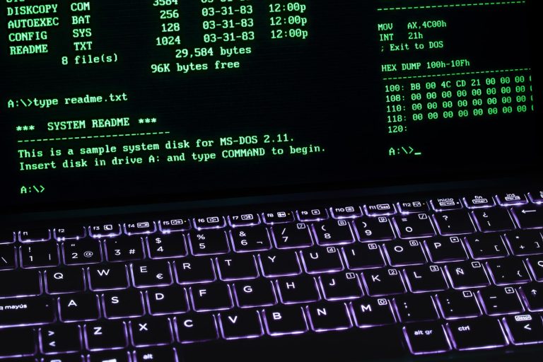 Commandes PowerShell essentielles liste pratique — écran d'ordinateur avec commandes PowerShell