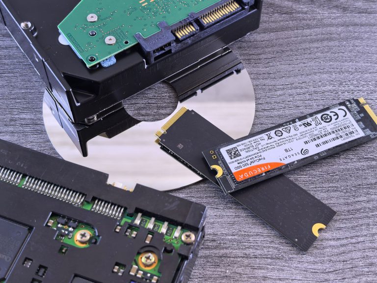SSD ou HDD comment savoir — comparaison disque dur SSD HDD